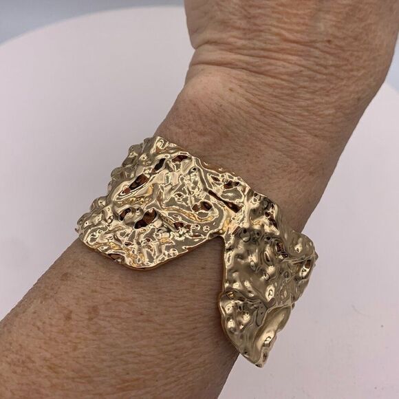 Ring, new, gold coloured stainless steel, adjustable, heart, cigar band - Picture 13 of 16